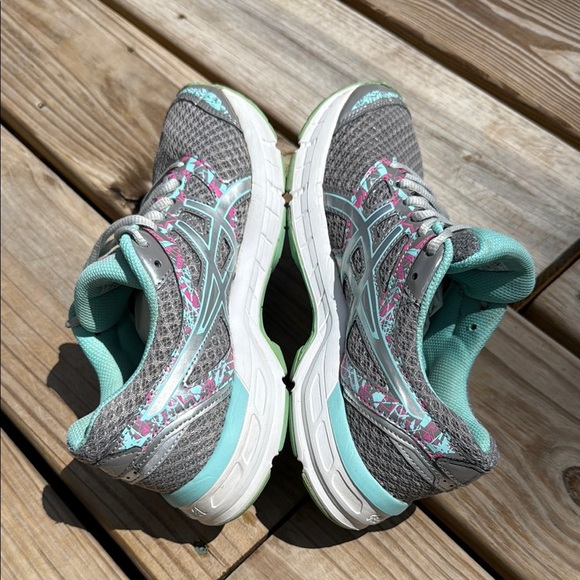 ASICS Size 7 Gray and Green Athletic Shoes with Breathable Mesh - Picture 6 of 11